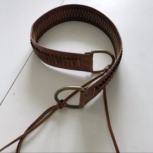 Loop detail leather belt